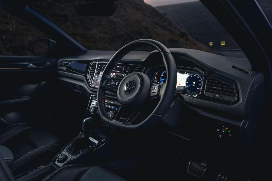 Торпедо Volkswagen T-Roc R 2020 года  (UK) (фото 21 из 58)